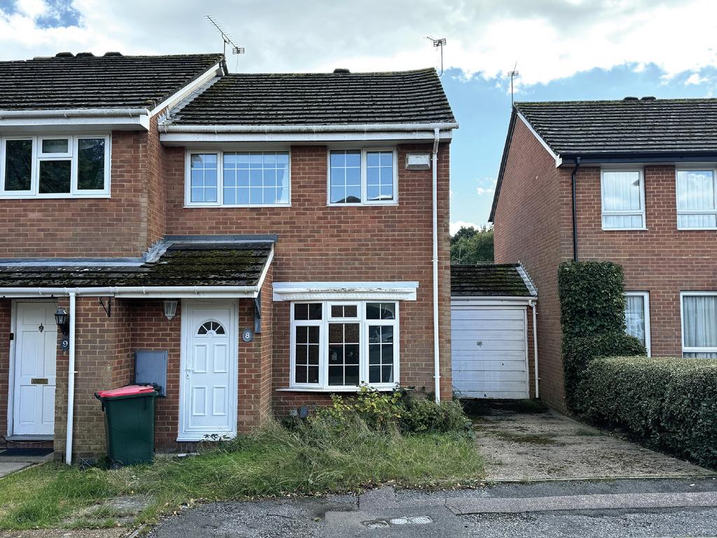 8 Shetland Close, Crawley 3 bed end of terrace house for sale £250,000