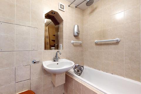 25, All Saints Court Springwell Road, Hounslow, TW5 9EN