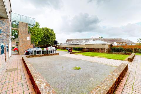 25, All Saints Court Springwell Road, Hounslow, TW5 9EN