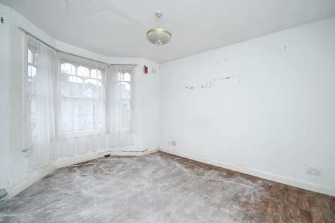 First Floor Flat, 60 Townsend Road, Southall, UB1 1EX
