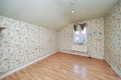 First Floor Flat, 60 Townsend Road, Southall, UB1 1EX