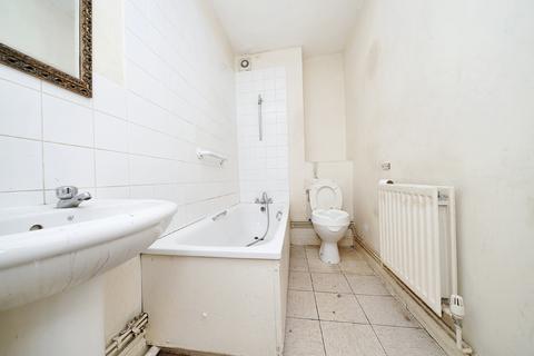 First Floor Flat, 60 Townsend Road, Southall, UB1 1EX