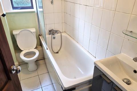 Flat 2, Oakleigh Court, 1a Covert Road, Ilford, IG6 3BB