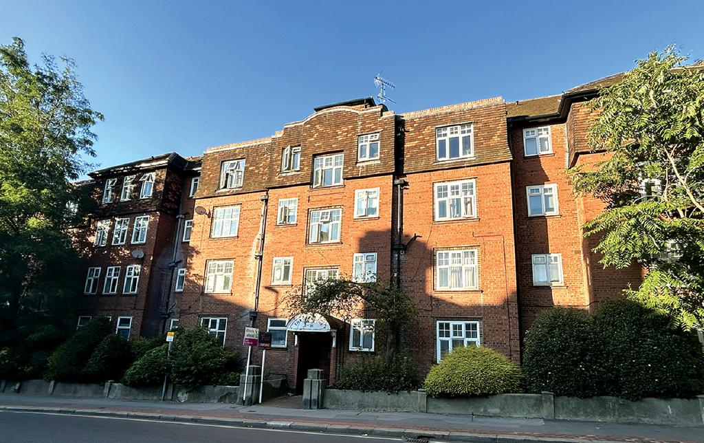 24 House, Coombe Road, Croydon 2 bed flat for sale £150,000