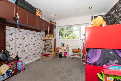 138 Nelson Road, Goring By Sea, Worthing, BN12 6EN
