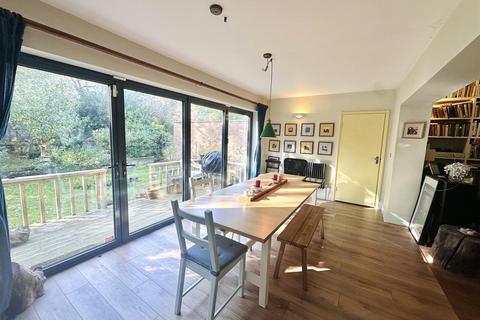 5 bedroom detached house to rent, Upper Park Road, London