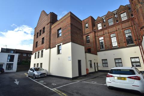 2 bedroom flat to rent, Brandon Court, Lawrence Road PO5