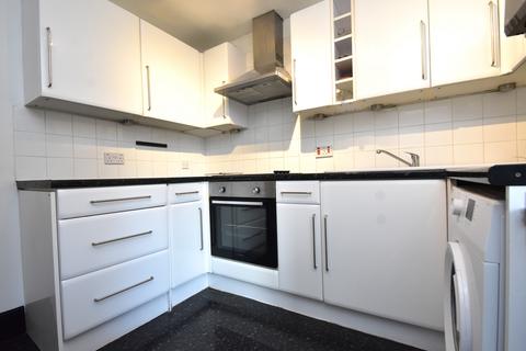 2 bedroom flat to rent, Brandon Court, Lawrence Road PO5