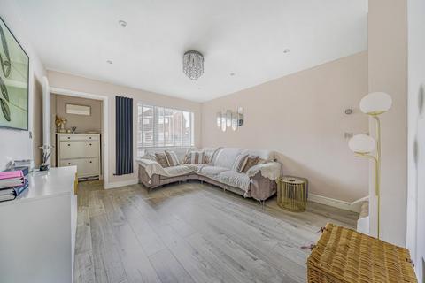 4 Charminster, Ashford, TN23 5UH