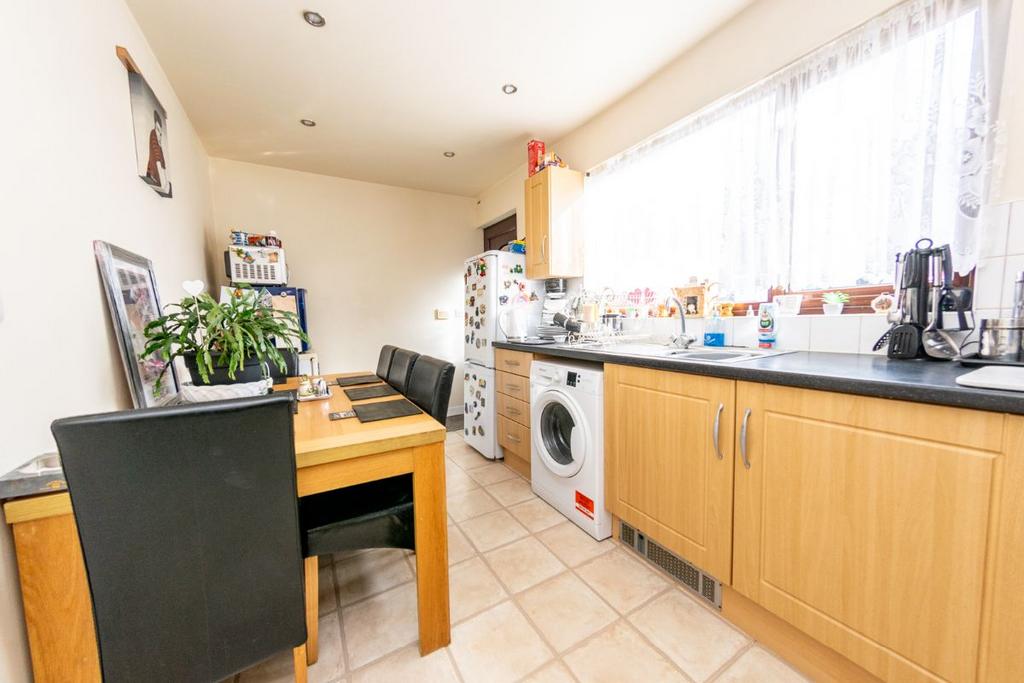 Helston Green, Leeds 3 bed terraced house for sale £149,995