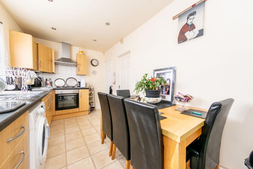 Helston Green, Leeds 3 bed terraced house for sale £149,995