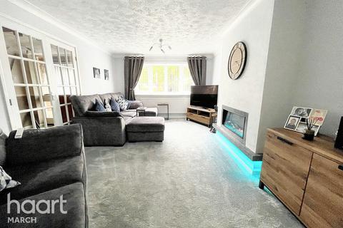 4 bedroom detached house for sale, The Green, March