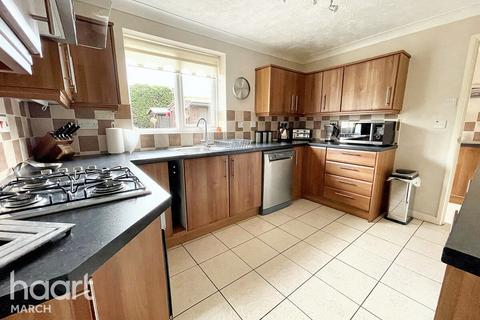 4 bedroom detached house for sale, The Green, March