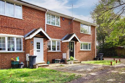 2 bedroom terraced house for sale, Broomfield Avenue, Turnford