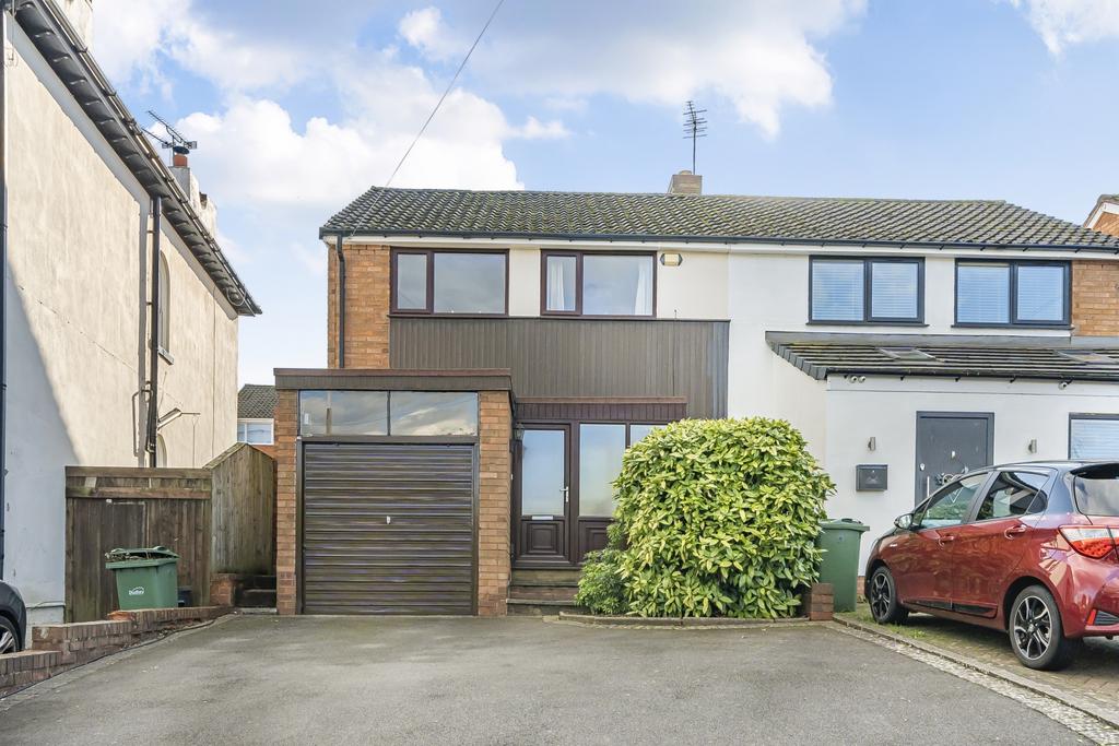 251 Stourbridge Road, Halesowen 3 bed semidetached house for sale £