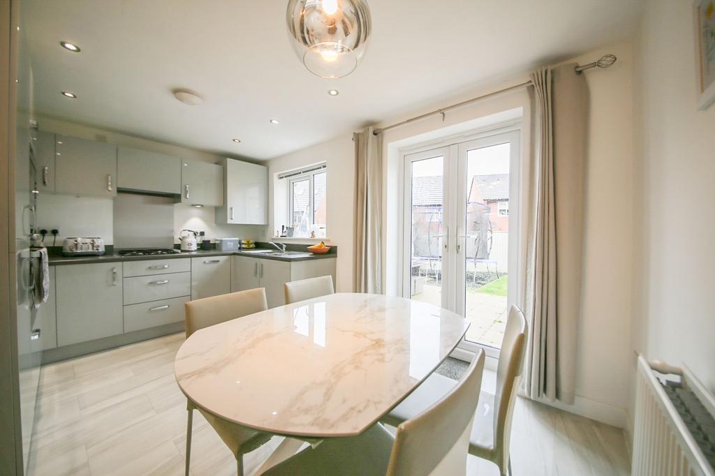 Kitchen / Dining room