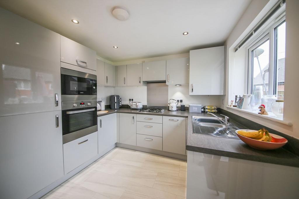 Kitchen / Dining room