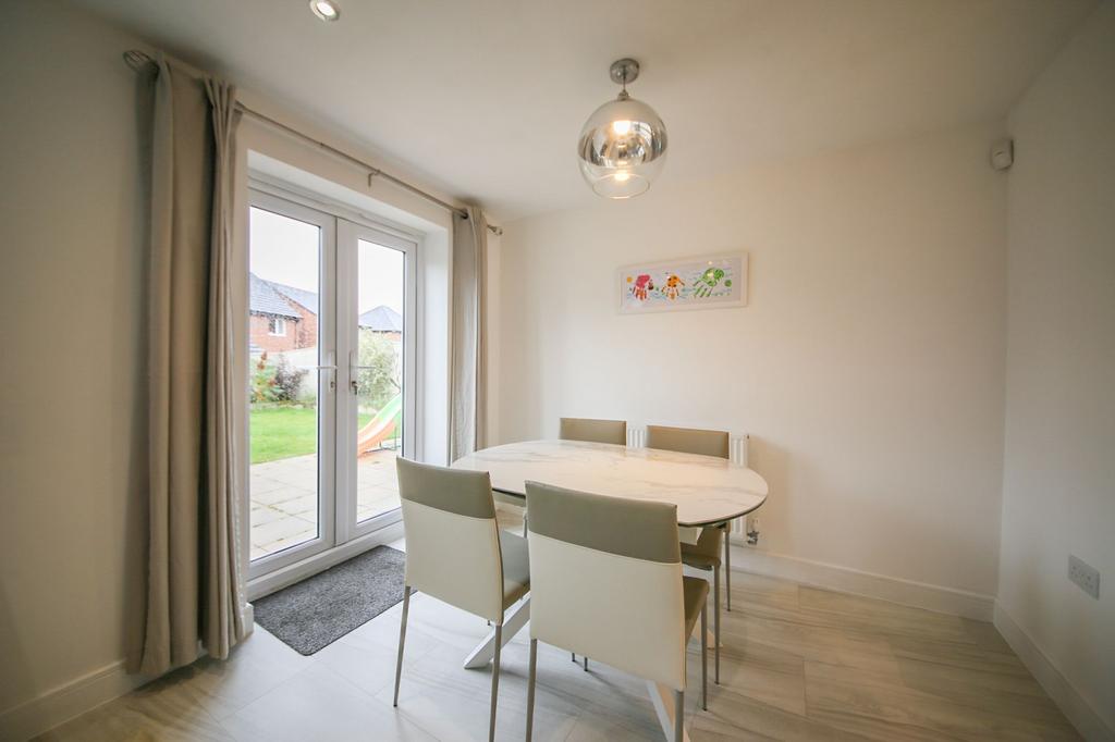 Kitchen / Dining room