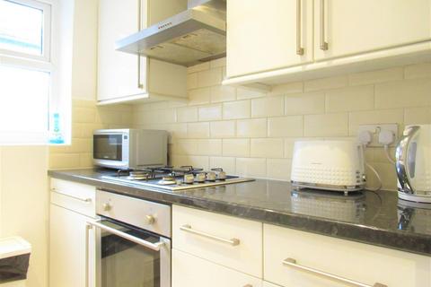 2 bedroom apartment to rent, Hazelwood Road, London E17