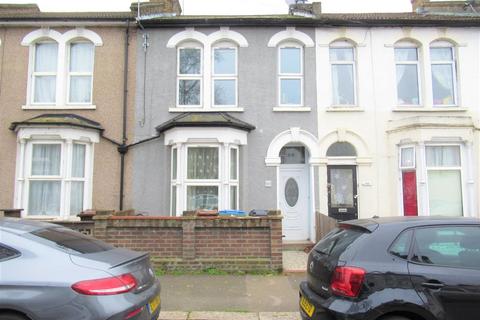 2 bedroom apartment to rent, Hazelwood Road, London E17