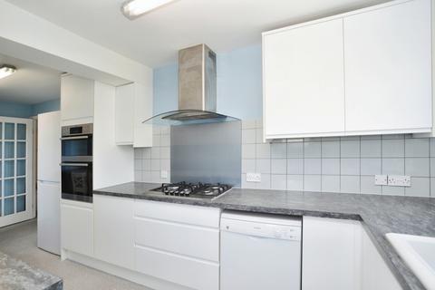 4 bedroom detached house to rent, Campbell Close, Hitchin, SG4