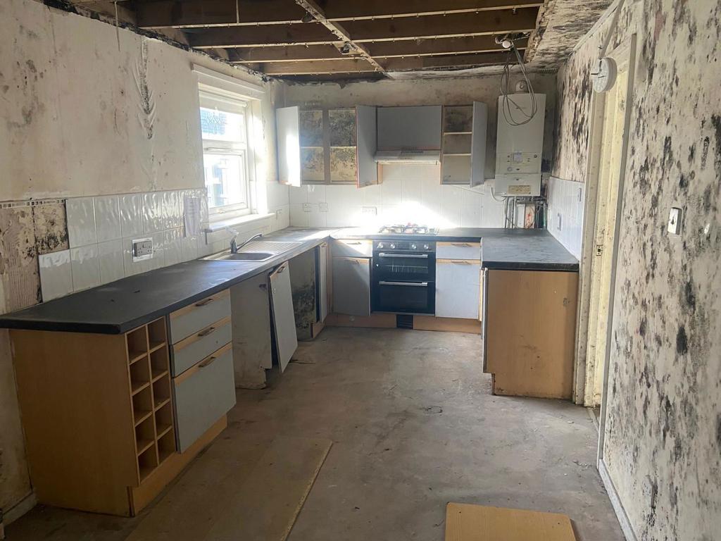 Kersland Foot, Irvine KA11 3 bed end of terrace house for sale £57,000