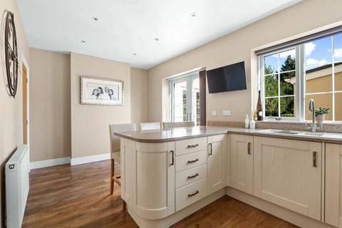 4 bedroom detached house for sale, 6 Manor Road, Hanbury Park, Worcester.  WR2 4PD