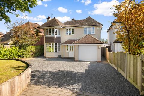 4 bedroom detached house for sale, 6 Manor Road, Hanbury Park, Worcester.  WR2 4PD