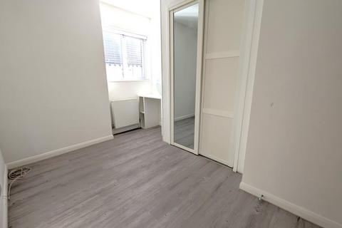1 bedroom flat to rent, 4C Woodham Lane, Addlestone KT15