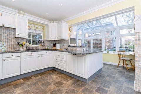 5 bedroom detached house for sale, Manor Road, Lancing