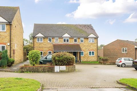 1 bedroom flat for sale, Cheam Close, Tadworth, Surrey. KT20