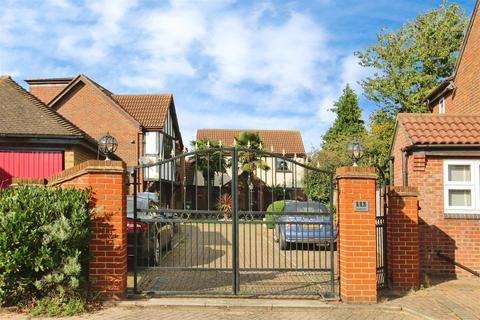 3 bedroom detached house for sale, Donemowe Drive, Kemsley, Sittingbourne