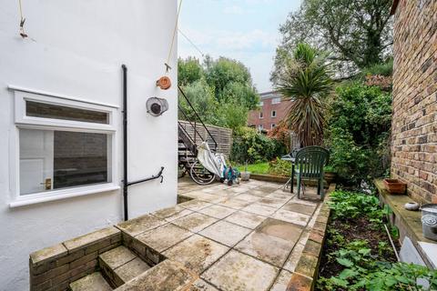 12a Calverley Grove, London, N19 3LG