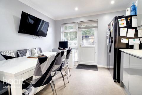 22 Sunmead Walk, Cambridge, CB1 9YB