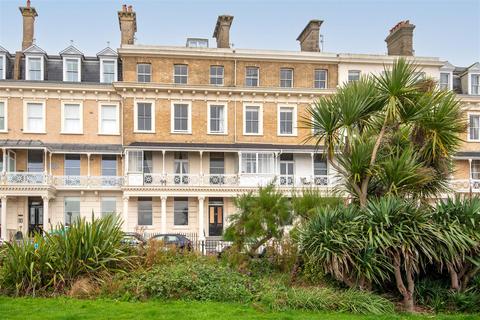 2 bedroom flat for sale, Heene Terrace, Worthing