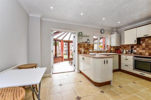 3 bedroom house for sale, Dacre Close, Charlton, Andover