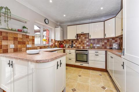 3 bedroom house for sale, Dacre Close, Charlton, Andover