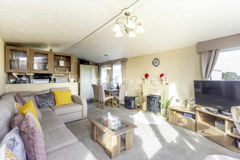 2 bedroom property for sale, Moneyclose Lane, Morecambe LA3