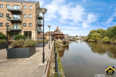 2 bedroom flat for sale, Swan Street, Isleworth, Greater London, TW7