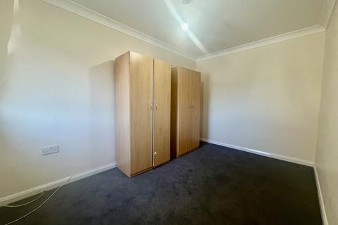 2 bedroom apartment to rent, Windsor Close, Northwood HA6