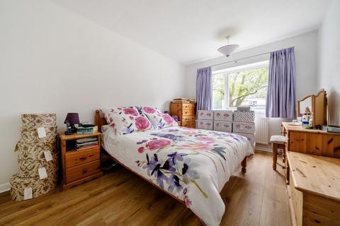 22 Denbigh Road, Thame, OX9 3TL