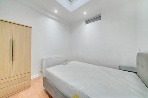 1 bedroom flat to rent, Lighthouse Apartments, Commercial Road, Whitechapel, London