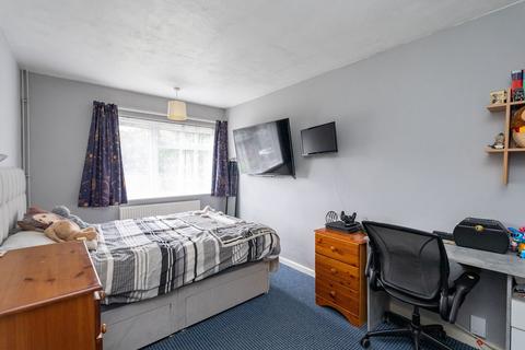 63 Rough Rew, Dorking, RH4 2PA