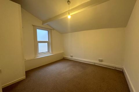 2 bedroom flat to rent, East Street, Crowland PE6