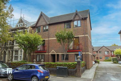 2 bedroom ground floor flat to rent, Forest Court, Severn Grove, Pontcanna