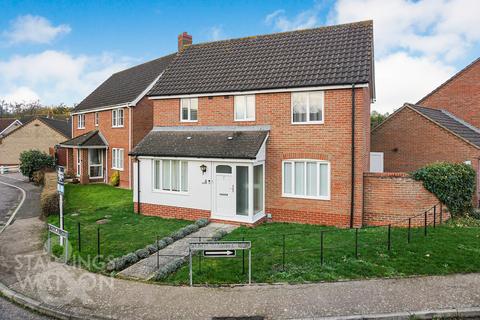 3 bedroom detached house for sale, Peacock Chase, Wymondham