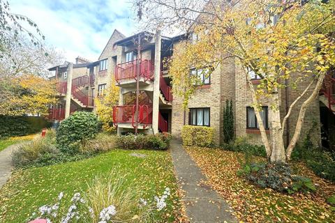 1 bedroom ground floor flat to rent, Chamberlin Court, Cambridge CB4