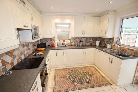 3 bedroom detached house for sale, Aylesbury Drive, Holland on Sea