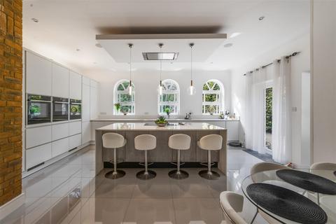 3 Alpine Close, Ascot, SL5 9WB