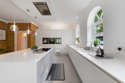 3 Alpine Close, Ascot, SL5 9WB